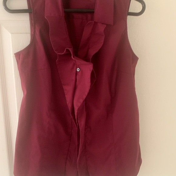Beautifulful burgundy cranberry sleeveless top. - Picture 6 of 6